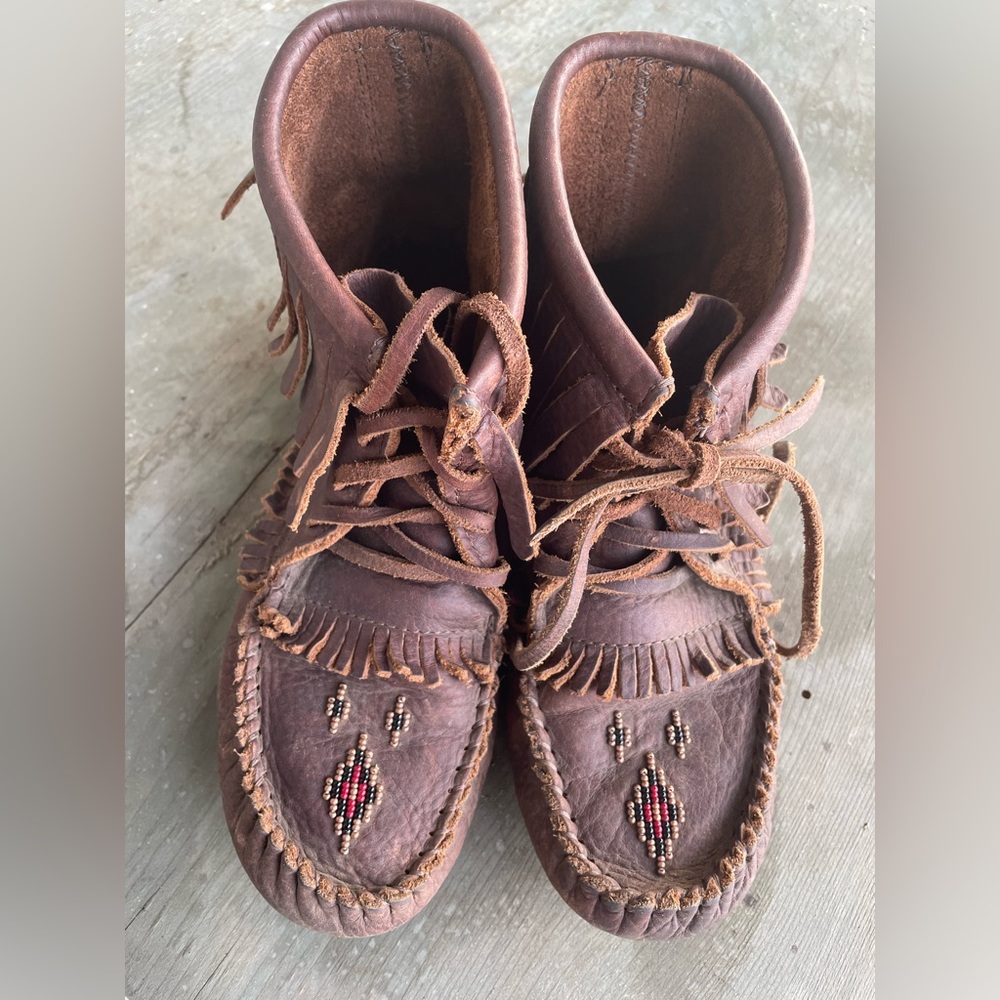 Manitobah Mukluks brown leather bootie